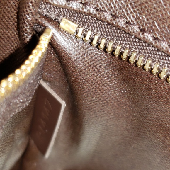 Louis Vuitton Cosmetic Bag - Picture 5 of 6